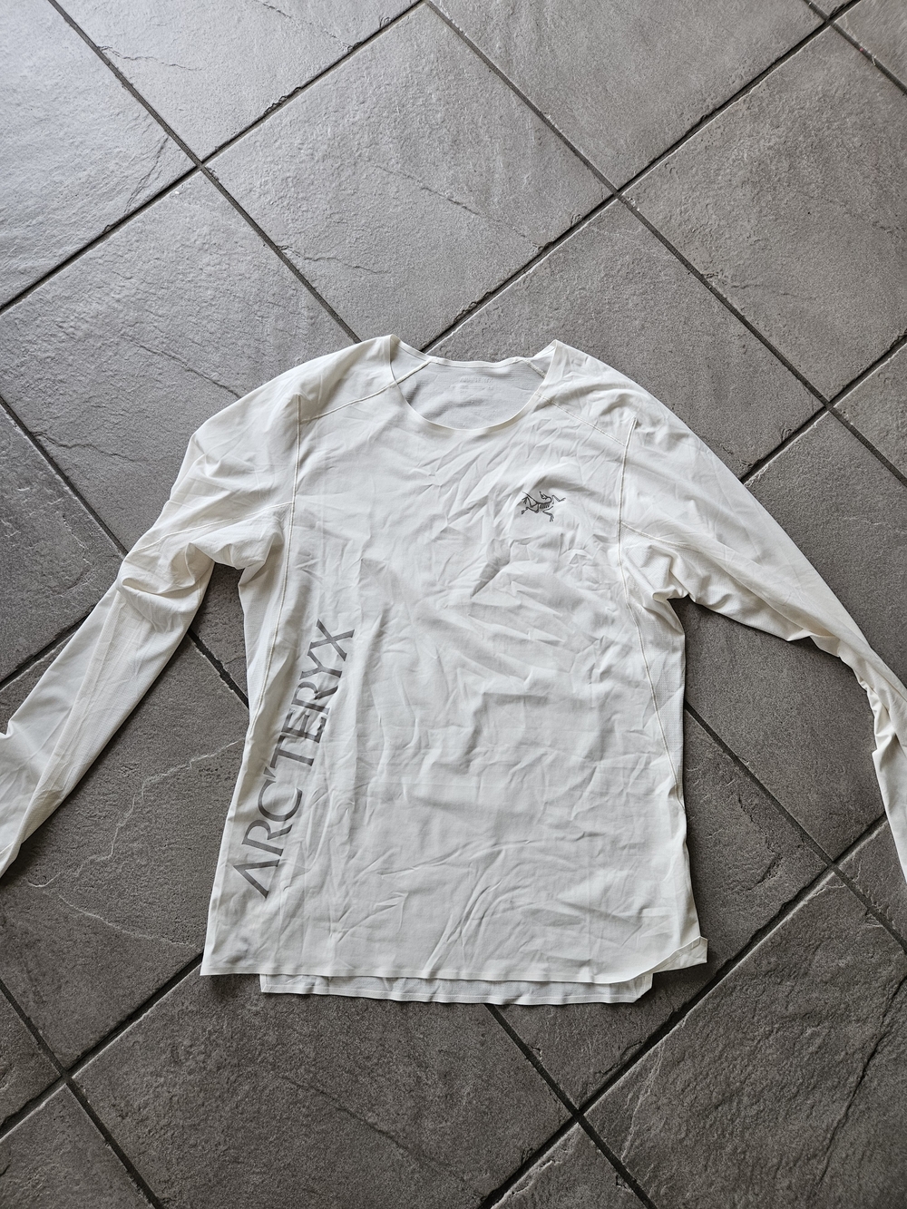 Arc'teryx White Long-Sleeve Technical Tee with Logo Print